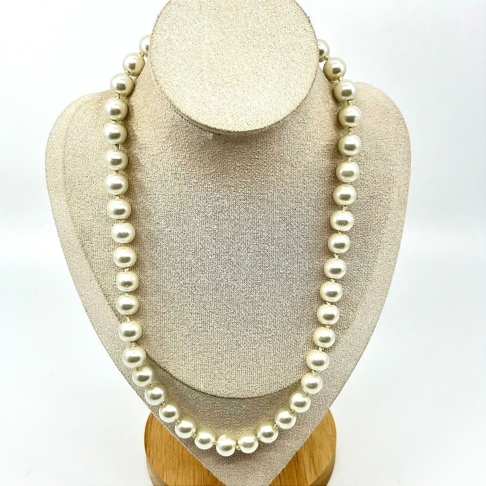 Vintage Classic Faux‎ Pearl Strand Necklace with Filigree Box Clasp Fashion Y2K